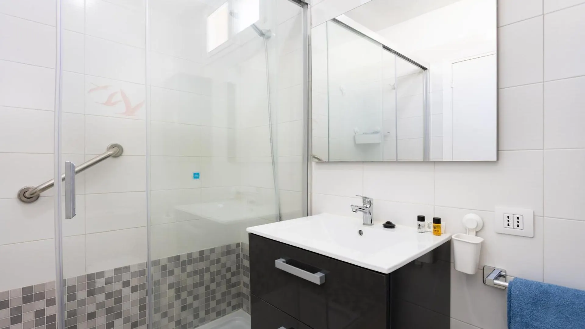 Apartment Frontline Playa Las Vistas With Pool, Parking, Sea Los Cristianos  Spain