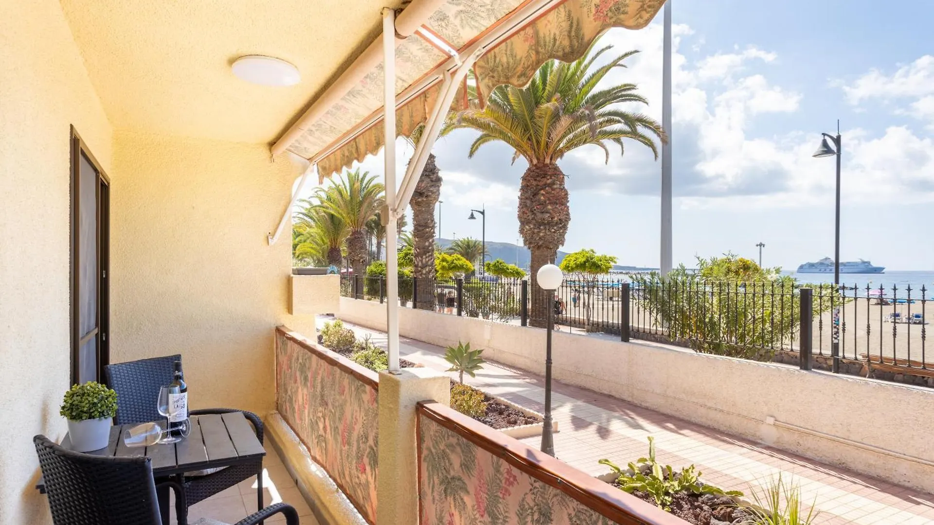 Frontline Playa Las Vistas With Pool, Parking, Sea Los Cristianos  Los Cristianos (Tenerife)